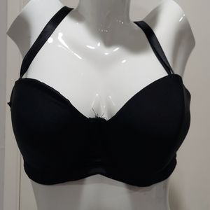 Delta Burke bra